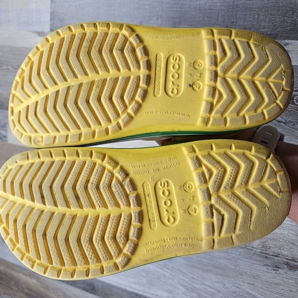 Crocs Classic Clogs Yellow + Green U of O Ducks colors M4 or W6 or J4 - Picture 6 of 10